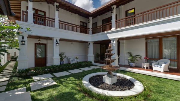 Villa Windu Asri - Relaxing courtyard fountain